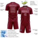 Maglia da calcio personalizzata con stampa a sublimazione di forme geometriche bianche e cremisi Maglia da calcio personalizzata con stampa a sublimazione di forme geometriche bianche e cremisi