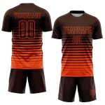 Maglia da calcio personalizzata con stampa sublimatica a righe marroni e arancioni sfumate Maglia da calcio personalizzata con stampa sublimatica a righe marroni e arancioni sfumate
