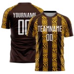 Maglia da calcio personalizzata con stampa a sublimazione di forma astratta marrone bianco-oro Maglia da calcio personalizzata con stampa a sublimazione di forma astratta marrone bianco-oro