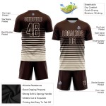 Maglia da calcio personalizzata con stampa sublimatica a righe marroni e crema sfumate Maglia da calcio personalizzata con stampa sublimatica a righe marroni e crema sfumate