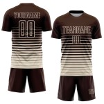 Maglia da calcio personalizzata con stampa sublimatica a righe marroni e crema sfumate Maglia da calcio personalizzata con stampa sublimatica a righe marroni e crema sfumate