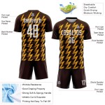 Maglia da calcio personalizzata con stampa a sublimazione a zigzag marrone bianco-oro Maglia da calcio personalizzata con stampa a sublimazione a zigzag marrone bianco-oro