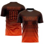 Maglia da calcio personalizzata con stampa sublimatica a righe marroni e arancioni sfumate Maglia da calcio personalizzata con stampa sublimatica a righe marroni e arancioni sfumate